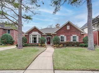 13710 Robin Hill Ct, Houston, TX 77059