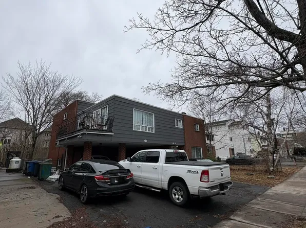 918 McLean St, Halifax, NS B3H 2V1