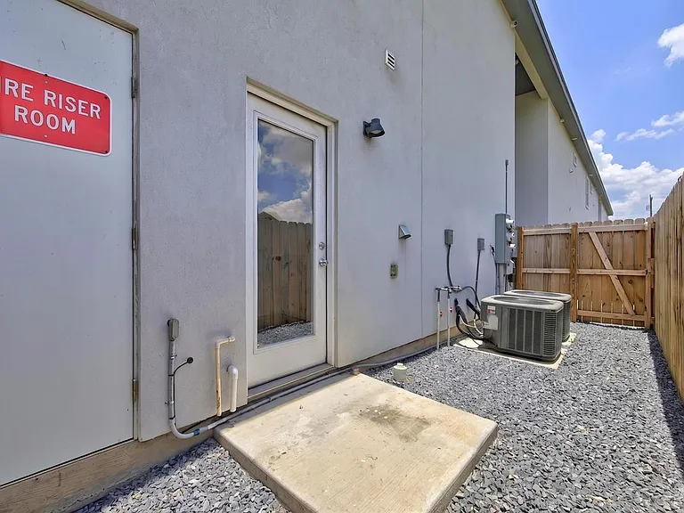 1207 W Kennedy St #6 — Photo 14
