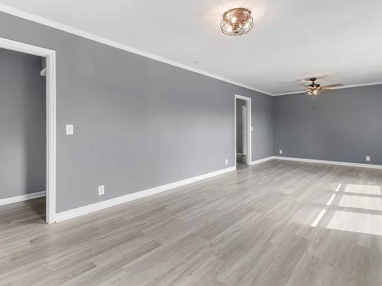 47 Moore Dr — Photo 3
