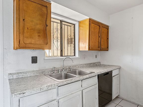 5th image of 3021 E Glen Dr