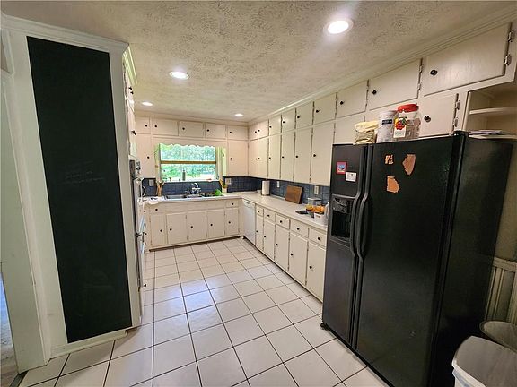 4th image of 2324 Clairmont Rd NE