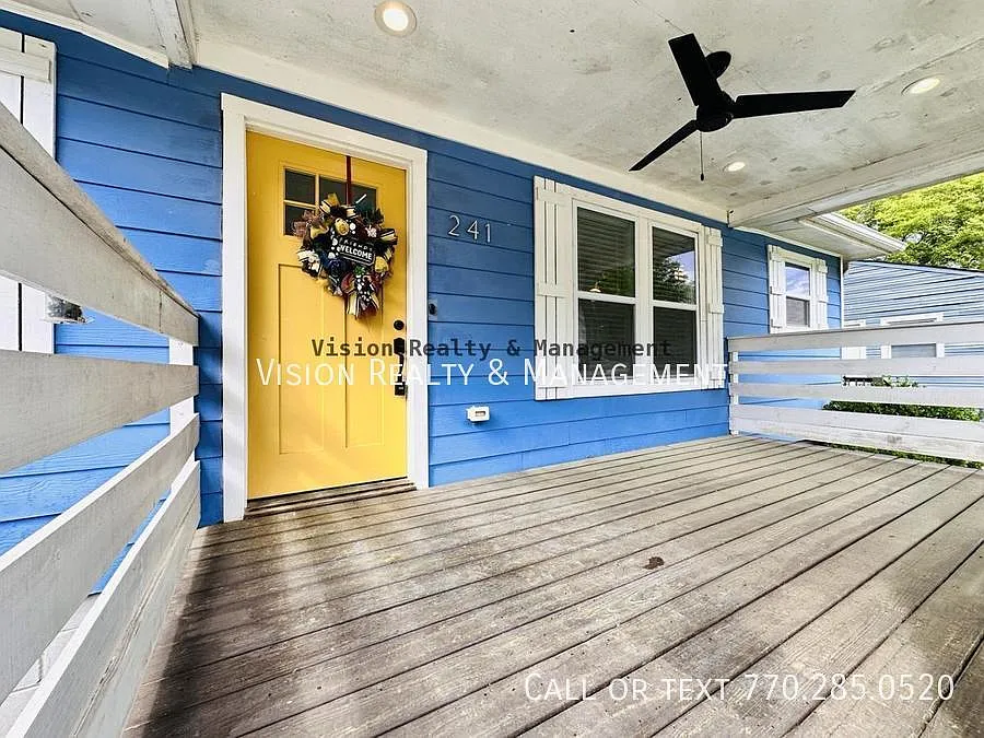 Beautiful 3 BR 2 BA in Hapeville! — Photo 4