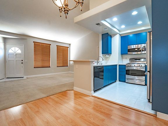 3rd image of 15 Whippoorwill Ln