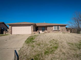 901 Highcrest Ct, Arlington, TX 76017