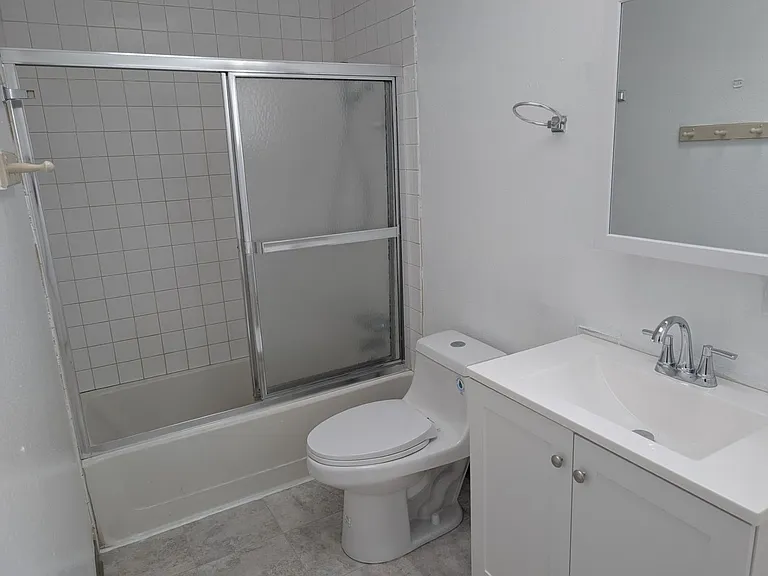2305 Woolner Ave — Photo 10