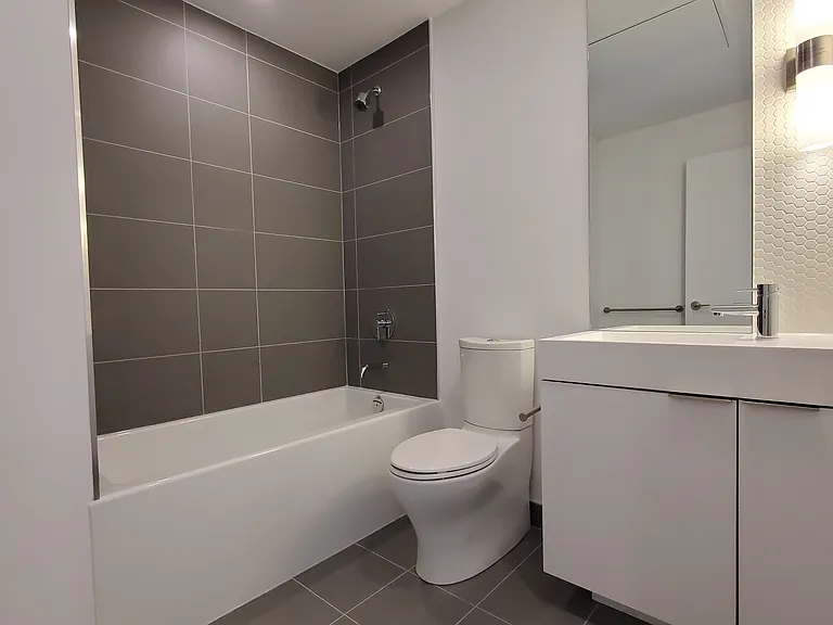 33 Helendale Ave #2504 — Photo 3