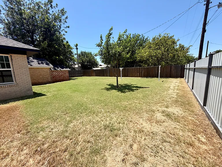 908 Cain St — Photo 13
