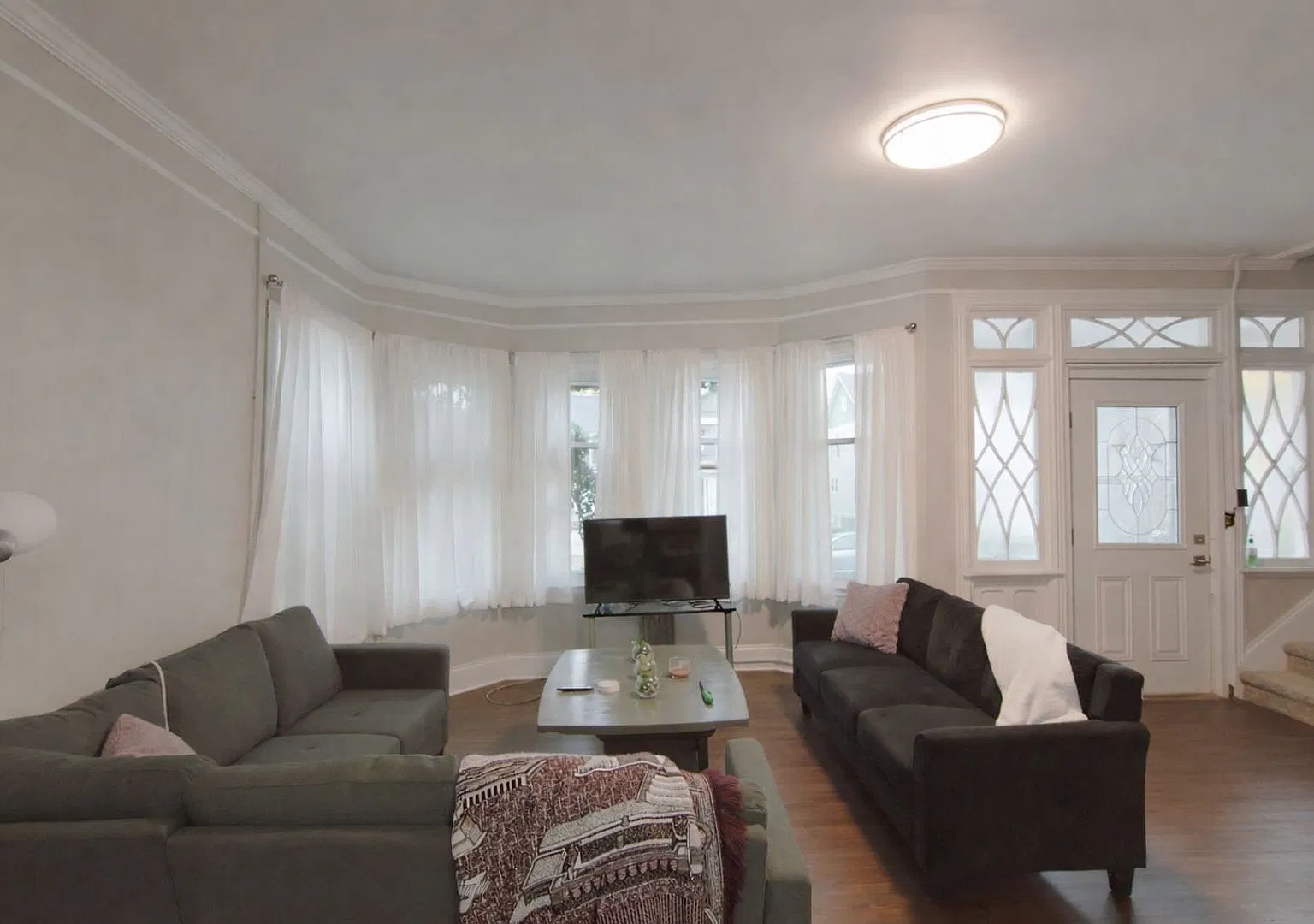5 Bed 2 Bath - Close to Cornell and Downtown — Photo 3