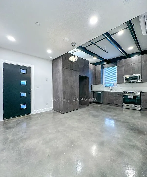 630 Montana St #203
