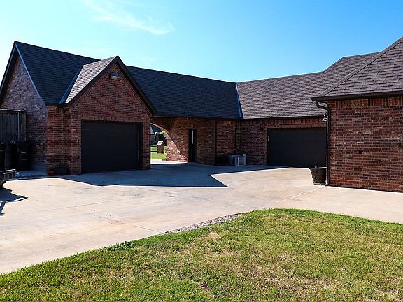 4th image of 3105 Monica Ln