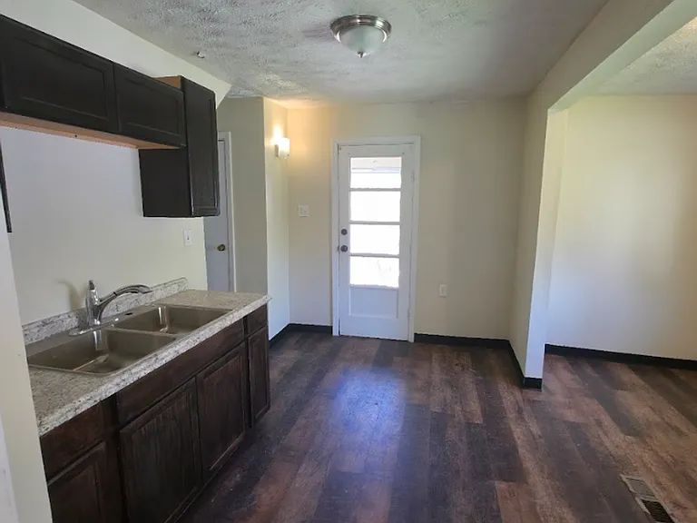 14409 Elm St — Photo 8