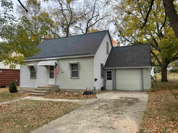 1907 Denver Ave, Spirit Lake, IA 51360