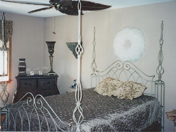 3rd image of 374 Huguenot Ave