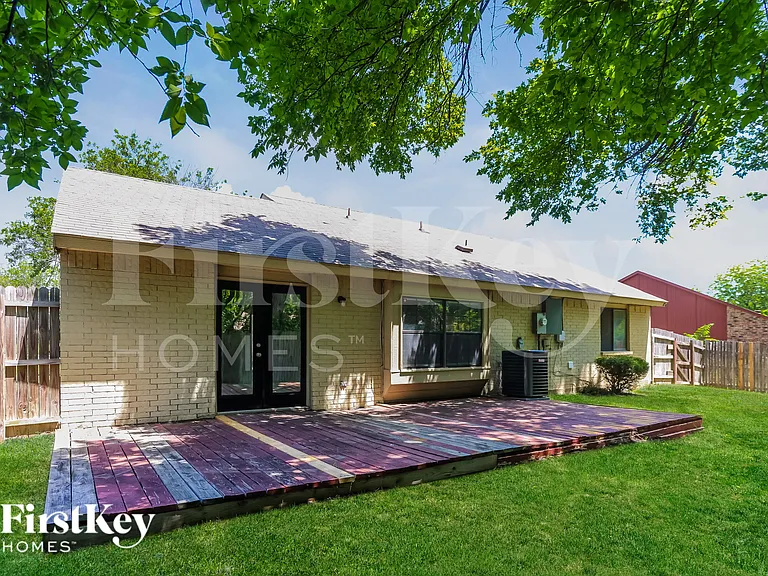 608 Nora Ln — Photo 16