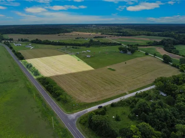 4742 Davis Ln, Lane, KS 66042