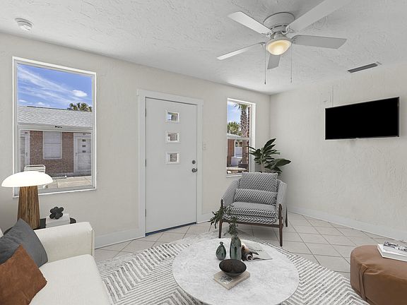 4th image of 908 Villas Drive #18
