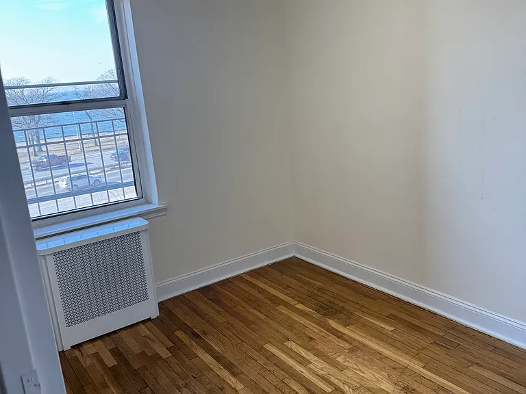 2070 20th Ln #4G — Photo 5