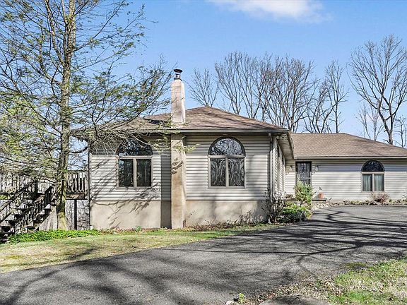 3rd image of 418 Mountainside Rd