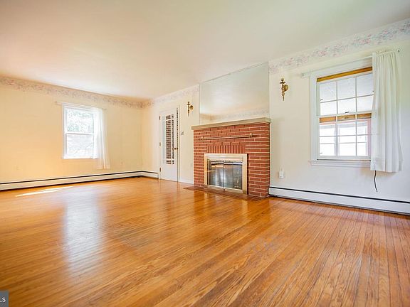 4th image of 1228 Park Ave