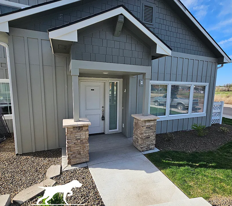 832 E Wandering Ln
