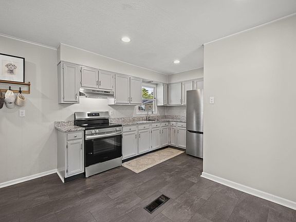 4th image of 35 Richards Dr