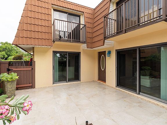3rd image of 2822 N Waterford Drive