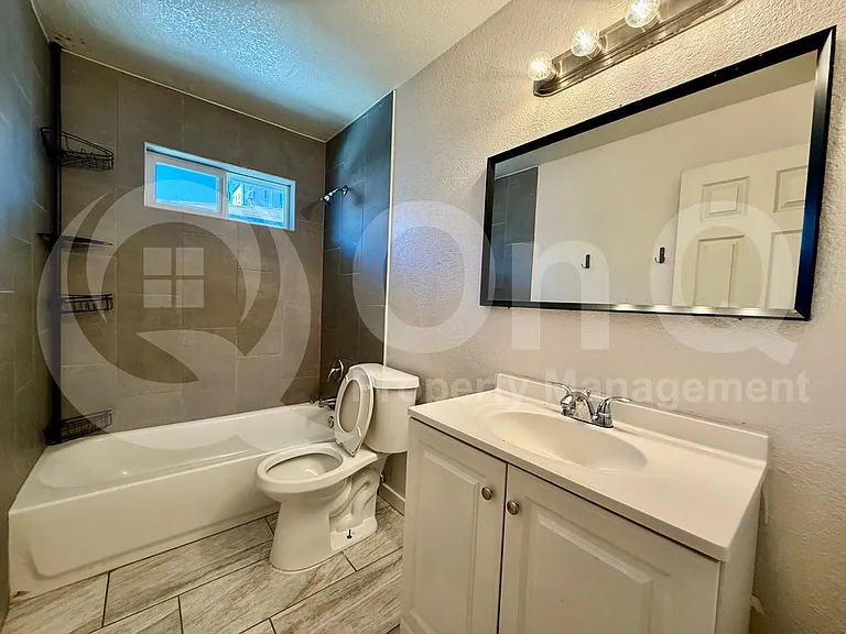 6044 N 21st Ave #2 — Photo 8