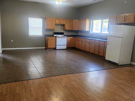 3rd image of 101 Honeysuckle Ln