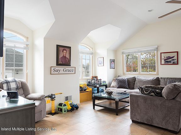 3rd image of 627 Rockaway St