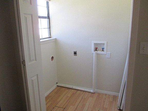 5th image of 203 S Idaho St