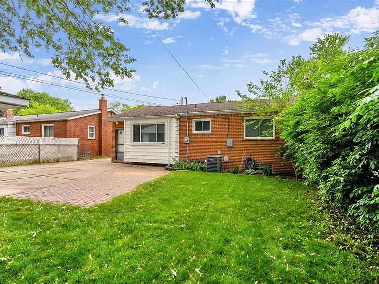 1554 Cynthia Ave — Photo 30