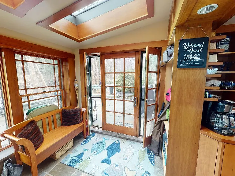144 Sawkill Ave — Photo 6