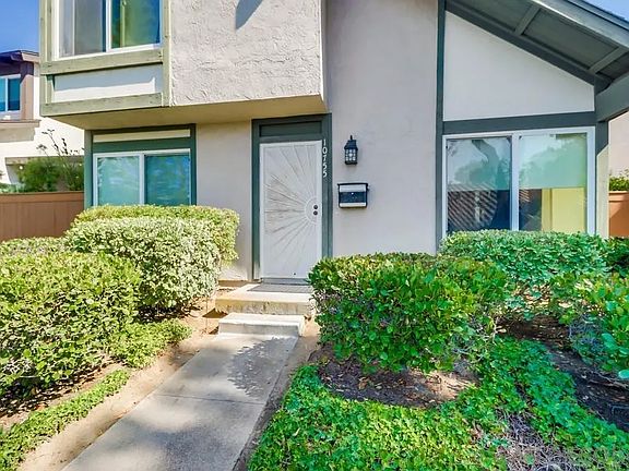 2nd image of 10755 Esmeraldas Dr