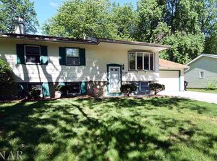 1206 Gettysburg Dr, Bloomington, IL 61704
