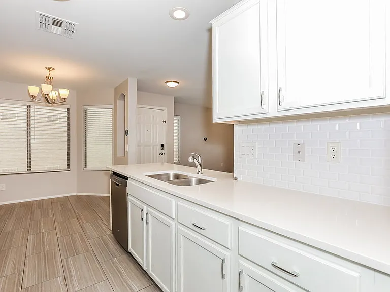 1718 E Daniella Dr — Photo 6