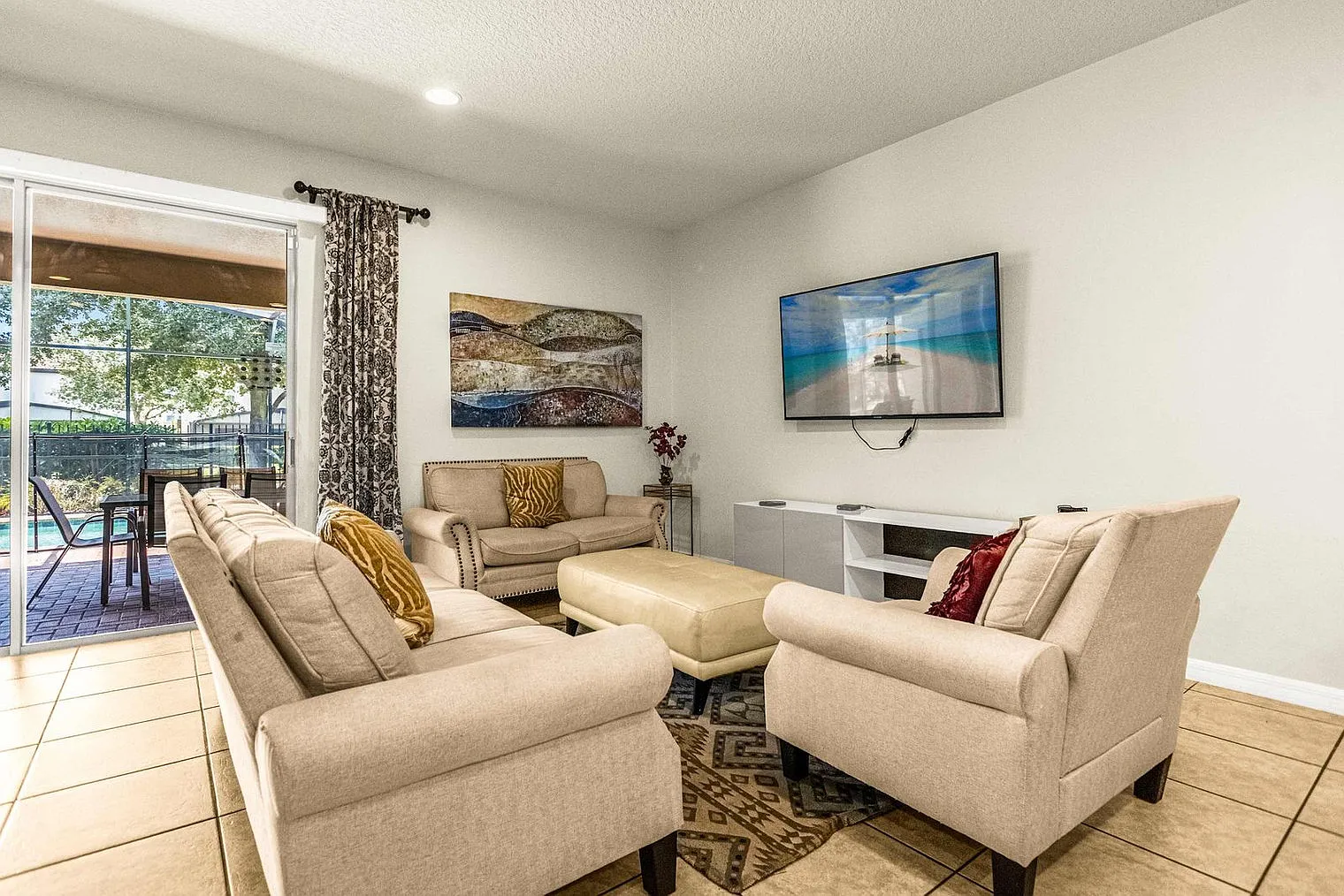 9 bed, 7.0 bath, 4380 sqft, $3,728 — Photo 3