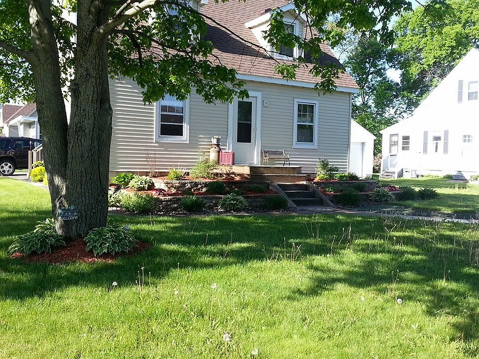 1st image of 223 E Broadway St