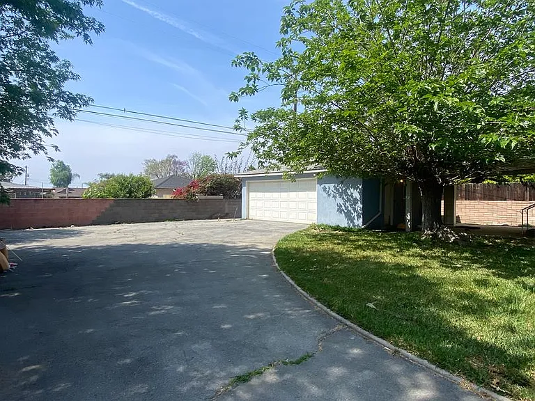 739 W Granada Ct — Photo 2