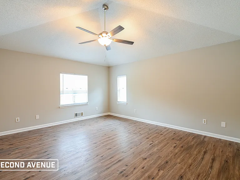 2411 Windridge Dr NE — Photo 6