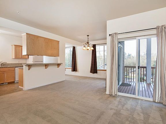 Wonderful open concept main floor living!