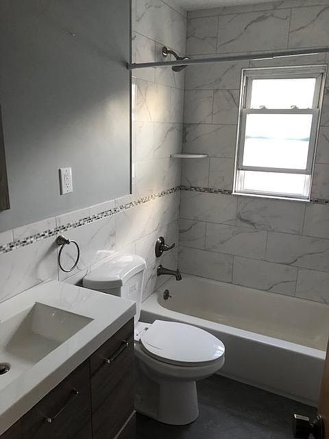 2nd image of 109 Nassau Blvd #2