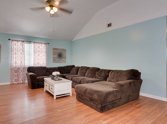 5th image of 836 S Willowick Dr