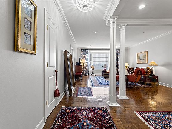 5th image of 111 Woodland Ave APT 604
