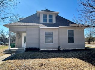 911 W Liveoak St, Coleman, TX 76834