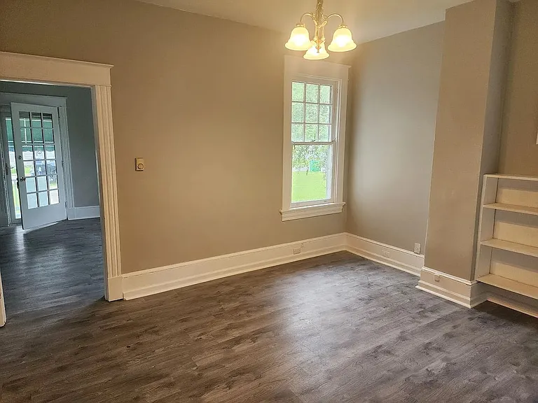 126 N Oak Ave — Photo 5