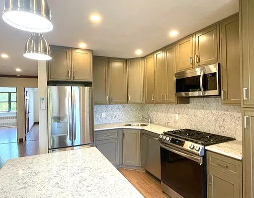 Rented by Global City Realty | media 3