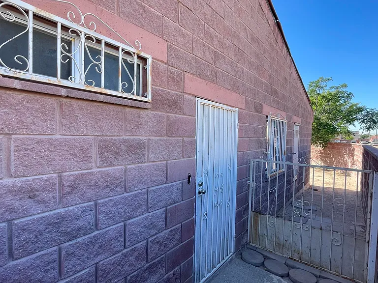 11040 Sunshine Ct — Photo 3