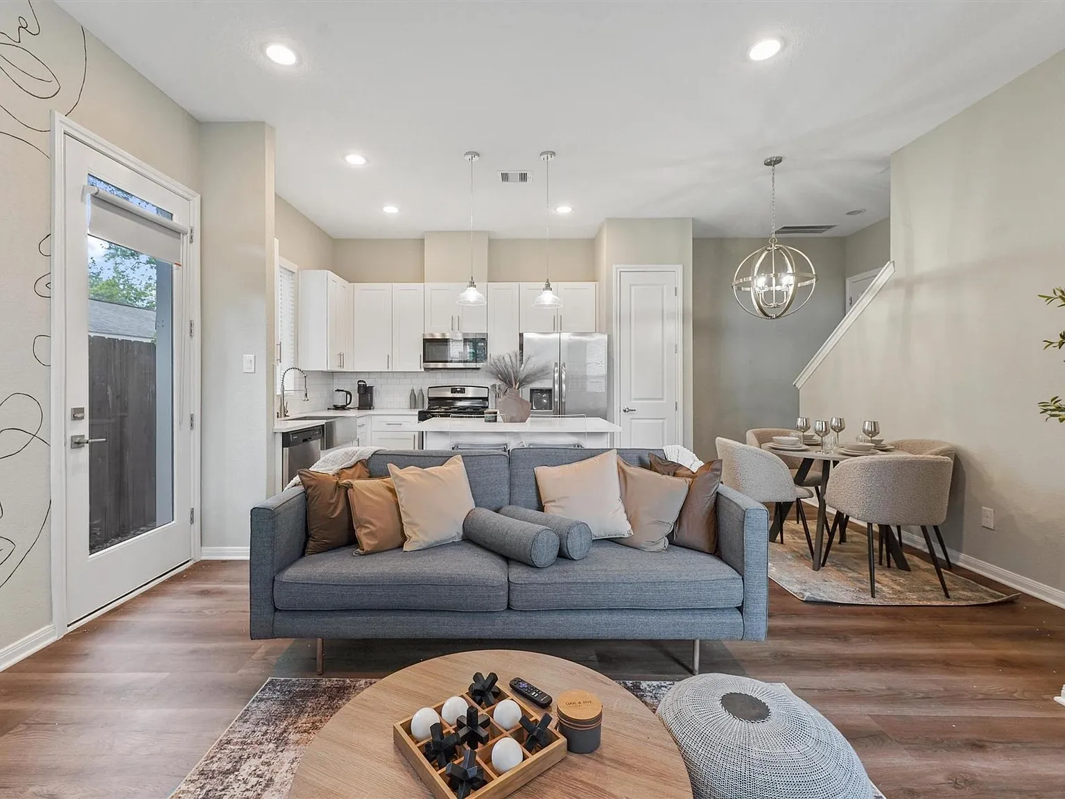 3 bed, 2.5 bath, 1364 sqft, $2,150 — Photo 4