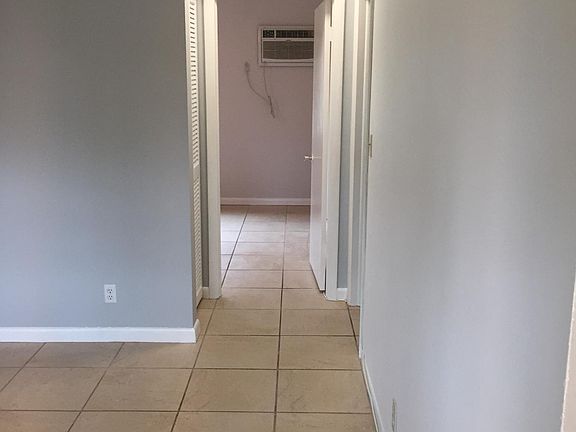 4th image of 235 Seaview Ct #C